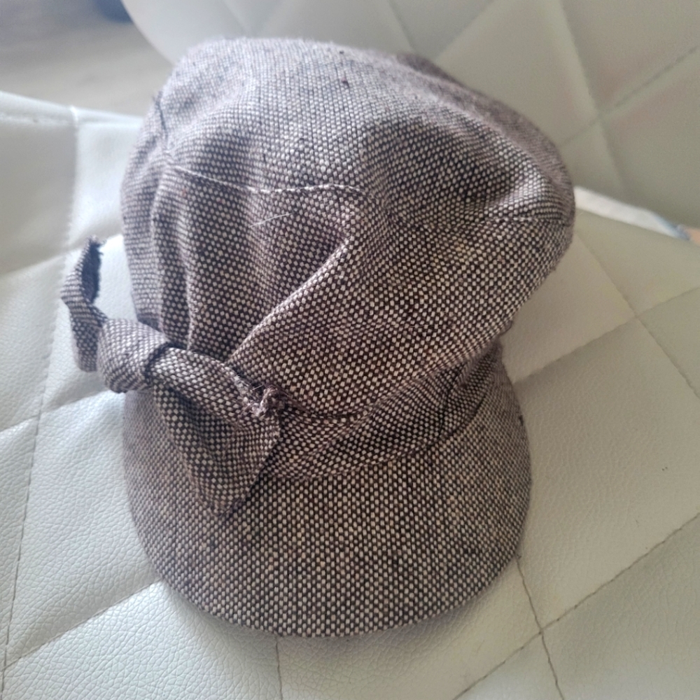Painter style hat for women with side bow NEW WITH TAGS Brown and white